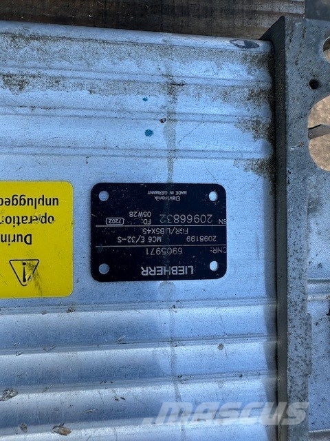 Liebherr L 564 2Plus2 ELEMENTY KABINY Elektronika