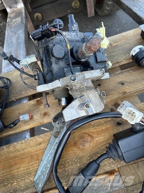 Liebherr L 564 2Plus2 ELEMENTY KABINY Elektronika