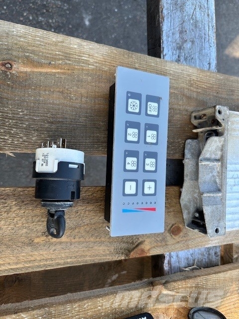 Liebherr L 564 2Plus2 ELEMENTY KABINY Elektronika