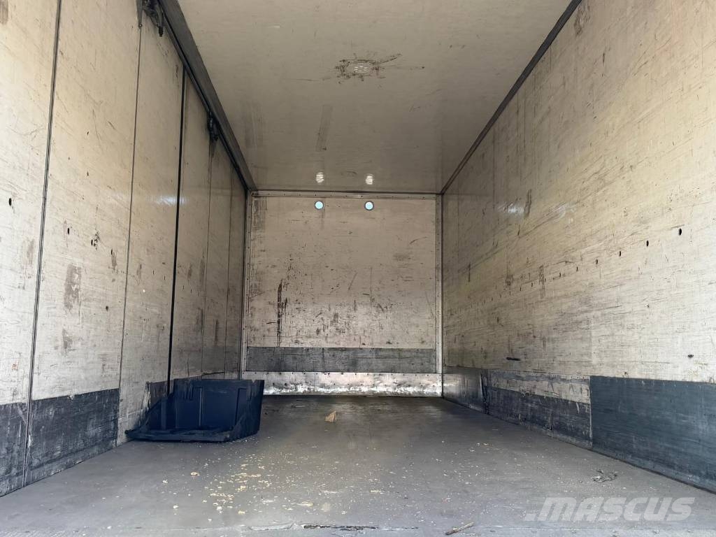 Scania P270DB4X2HLB Camiones con caja de remolque