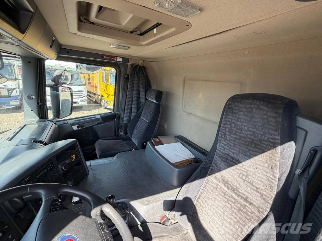 Scania P270DB4X2HLB Camiones con caja de remolque