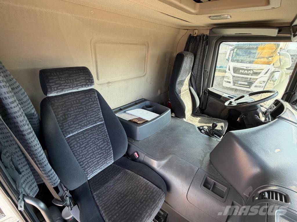 Scania P270DB4X2HLB Camiones con caja de remolque
