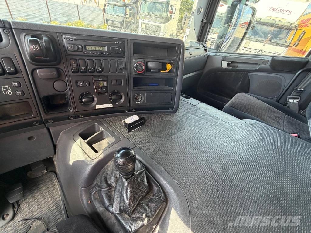 Scania P270DB4X2HLB Camiones con caja de remolque