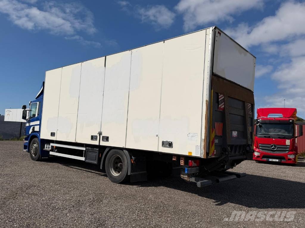Scania P270DB4X2HLB Camiones con caja de remolque