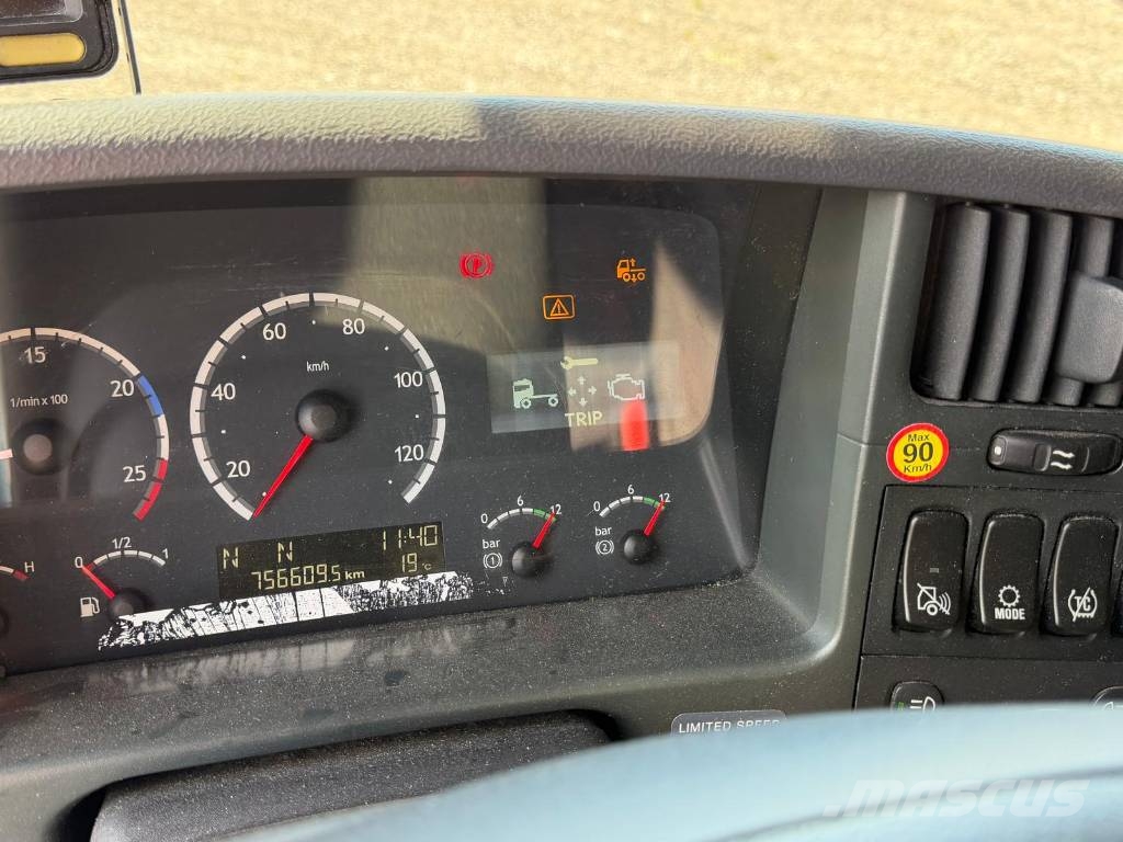 Scania P270DB4X2HLB Camiones con caja de remolque