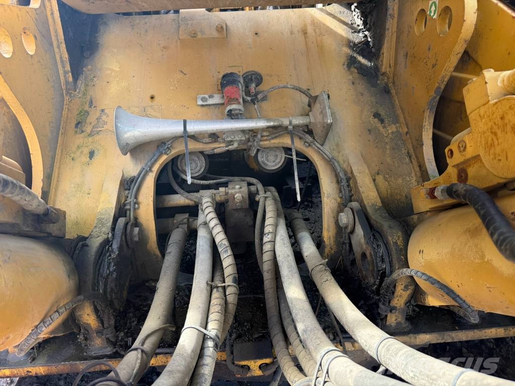 CAT 330 CL Beltegraver