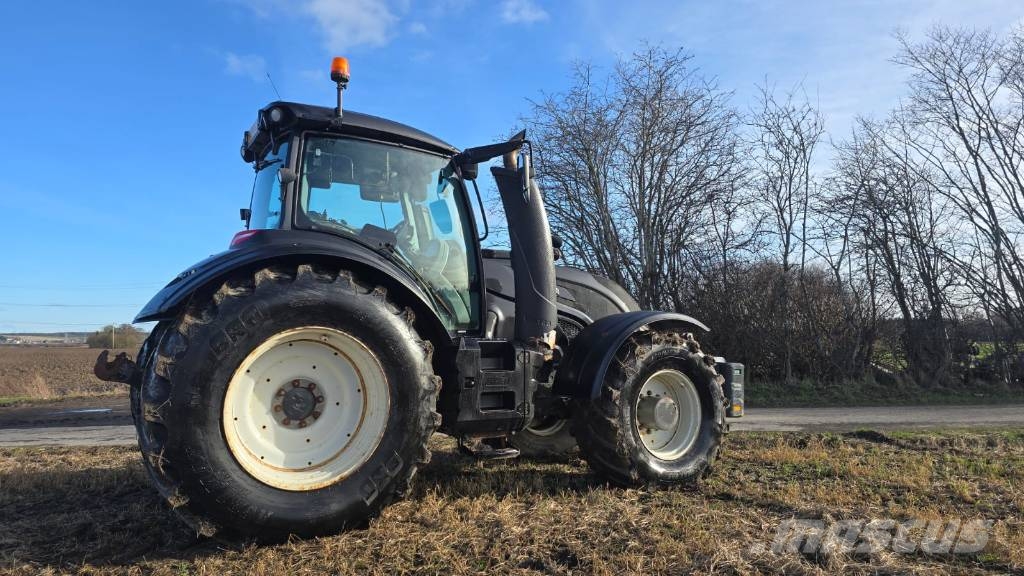 Valtra T 234 Tractors