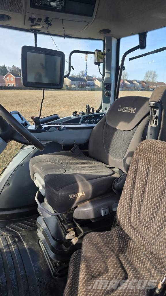Valtra T 234 Tractors