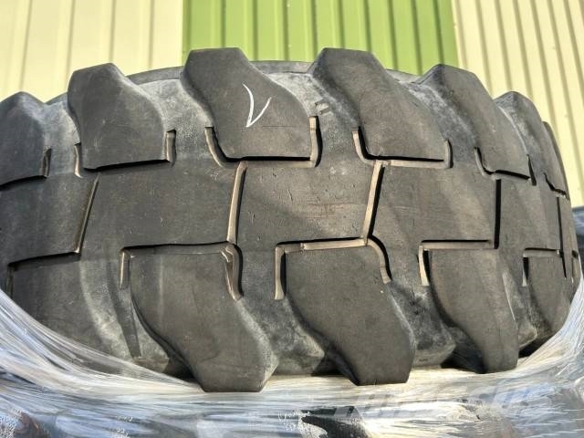 Trexcavator Banden 315/80 R 22.5 Banden, wielen en velgen