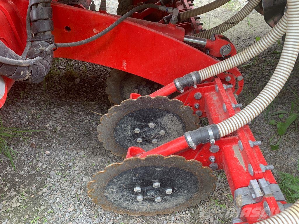 Pöttinger Terrasem C6 Fertilizer med frösålåda Kombinované sejačky