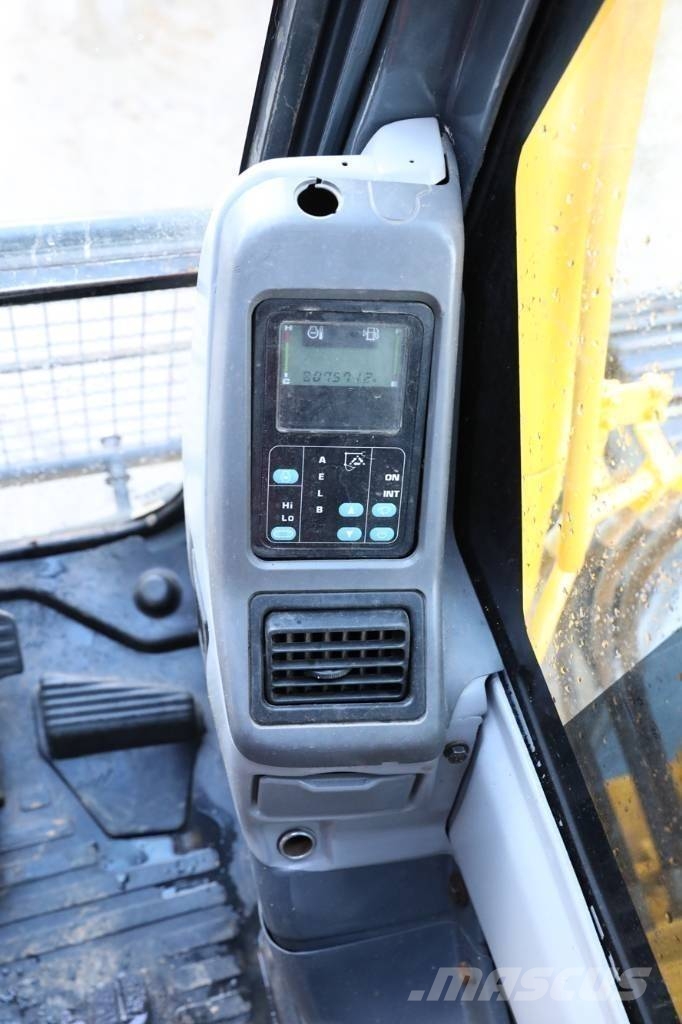 Komatsu PC 130-7 小型挖掘机