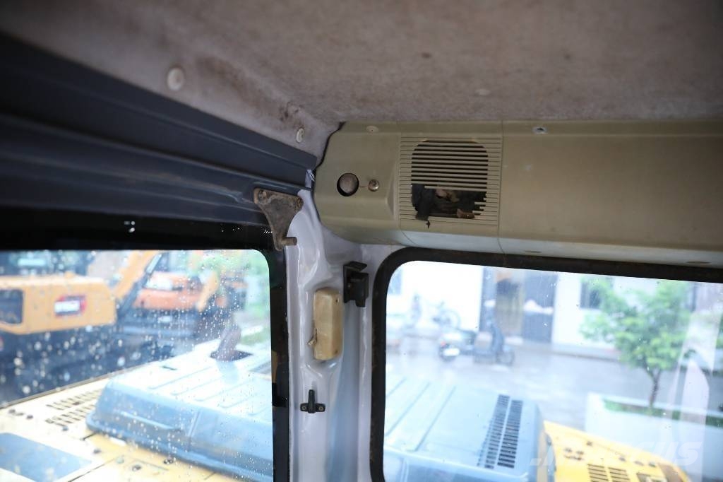 Komatsu PC 130-7 小型挖掘机