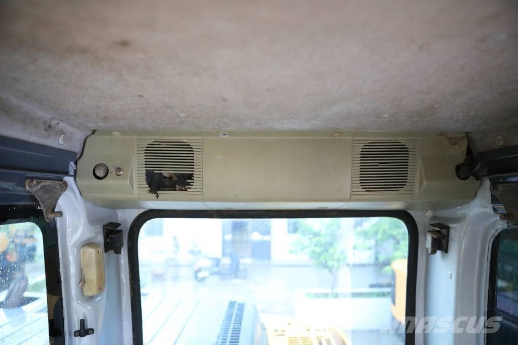 Komatsu PC 130-7 小型挖掘机