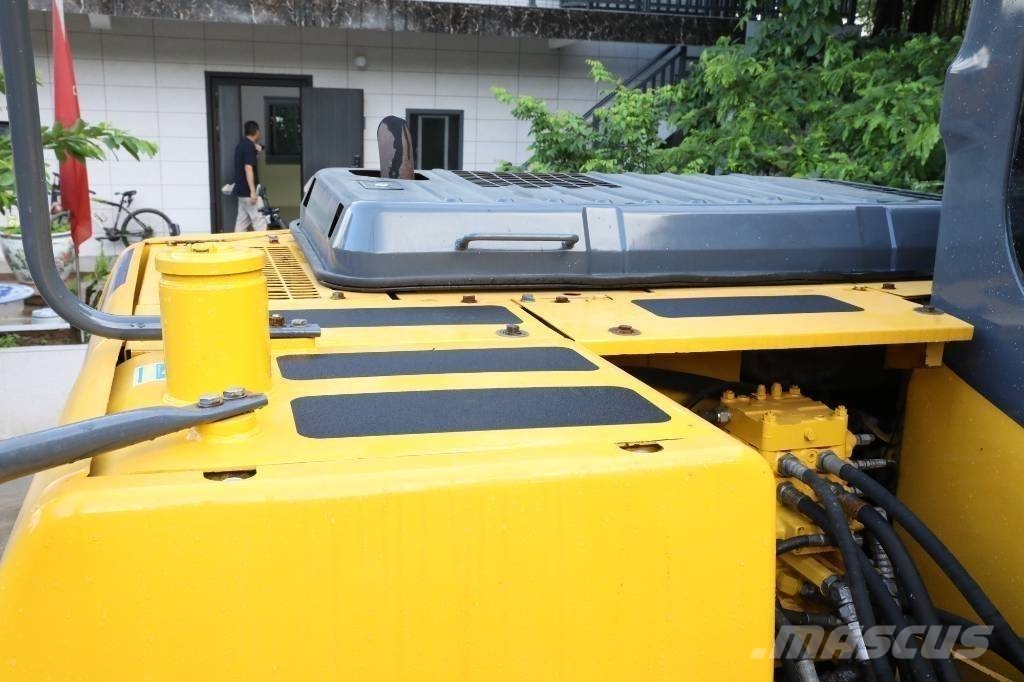 Komatsu PC 130-7 小型挖掘机