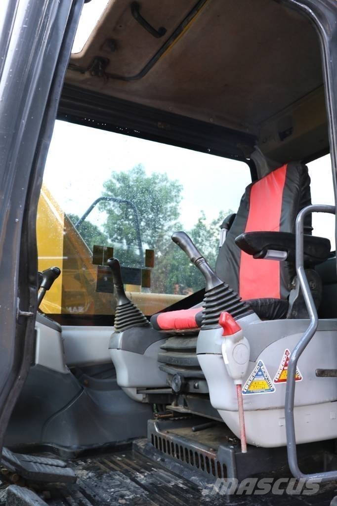 Komatsu PC 130-7 小型挖掘机