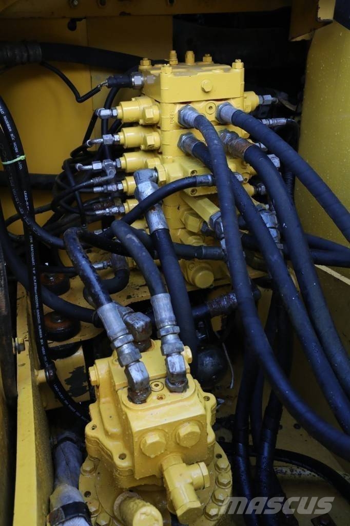 Komatsu PC 130-7 小型挖掘机