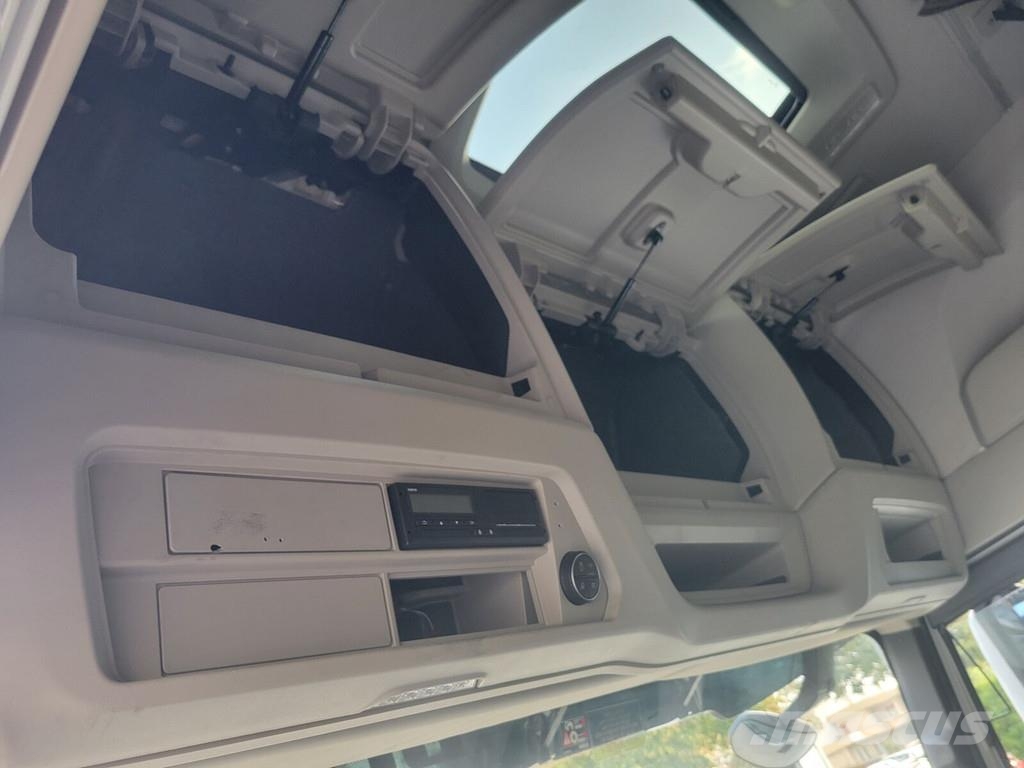 Iveco S-WAY EURO 6 2019 -> Kabiny a interiér