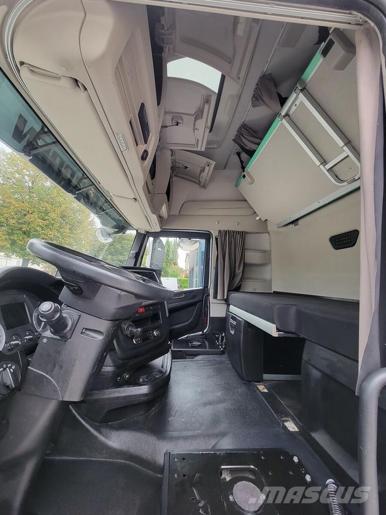 Iveco S-WAY EURO 6 2019 -> Kabiny a interiér