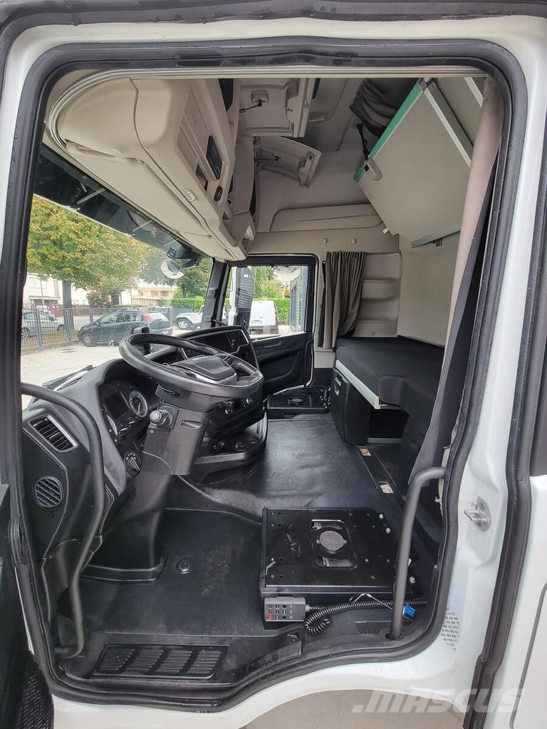 Iveco S-WAY EURO 6 2019 -> Kabiny a interiér