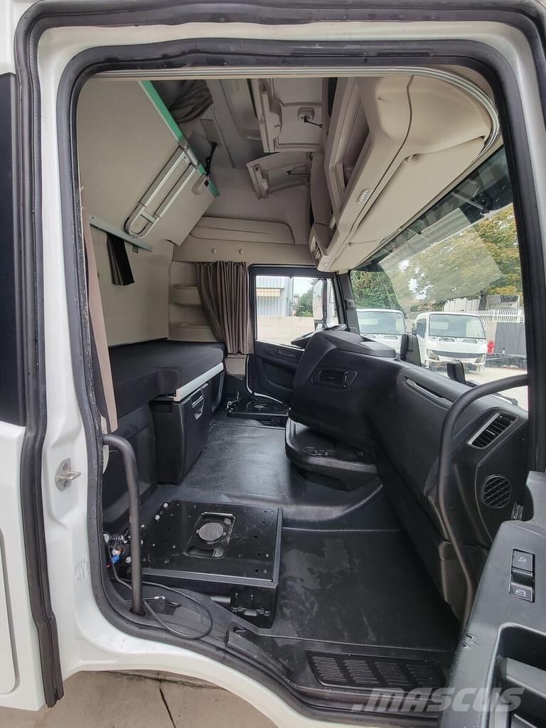 Iveco S-WAY EURO 6 2019 -> Kabiny a interiér
