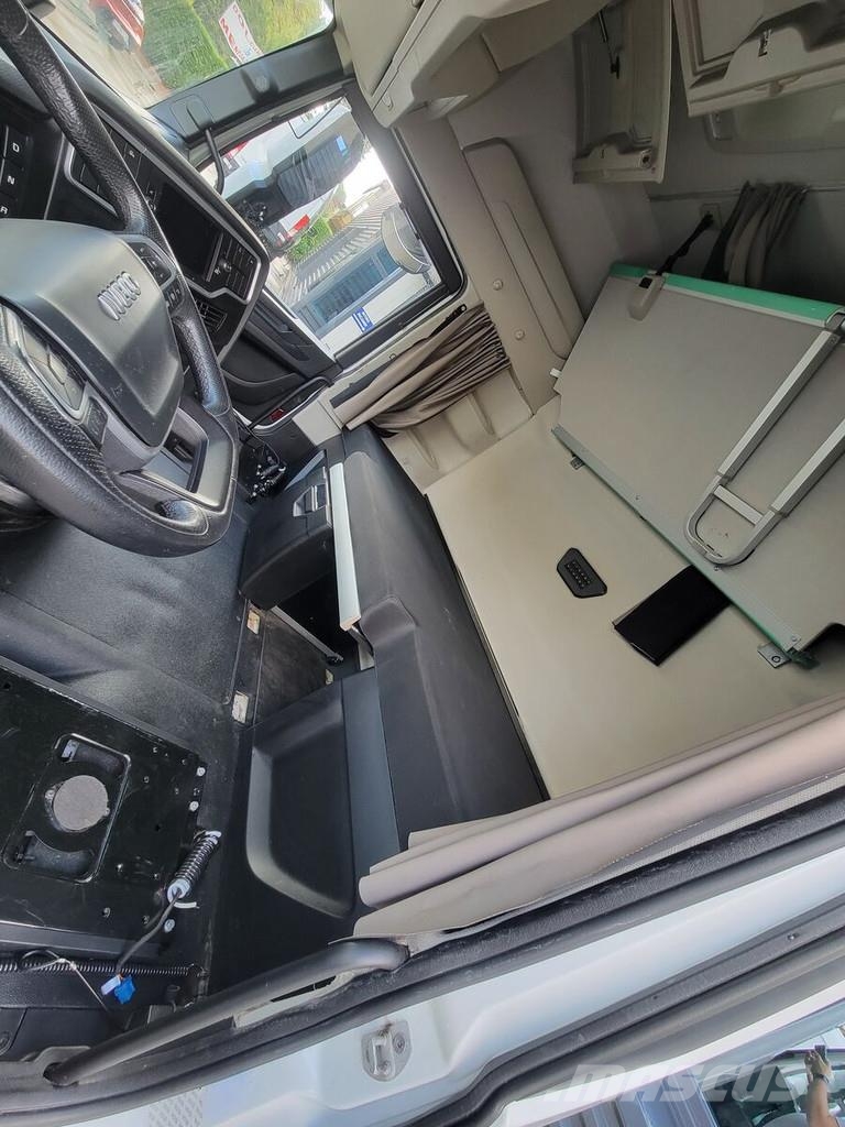 Iveco S-WAY EURO 6 2019 -> Kabiny a interiér