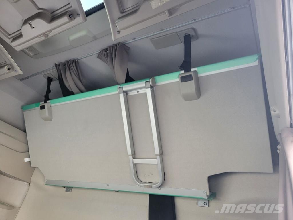 Iveco S-WAY EURO 6 2019 -> Kabiny a interiér