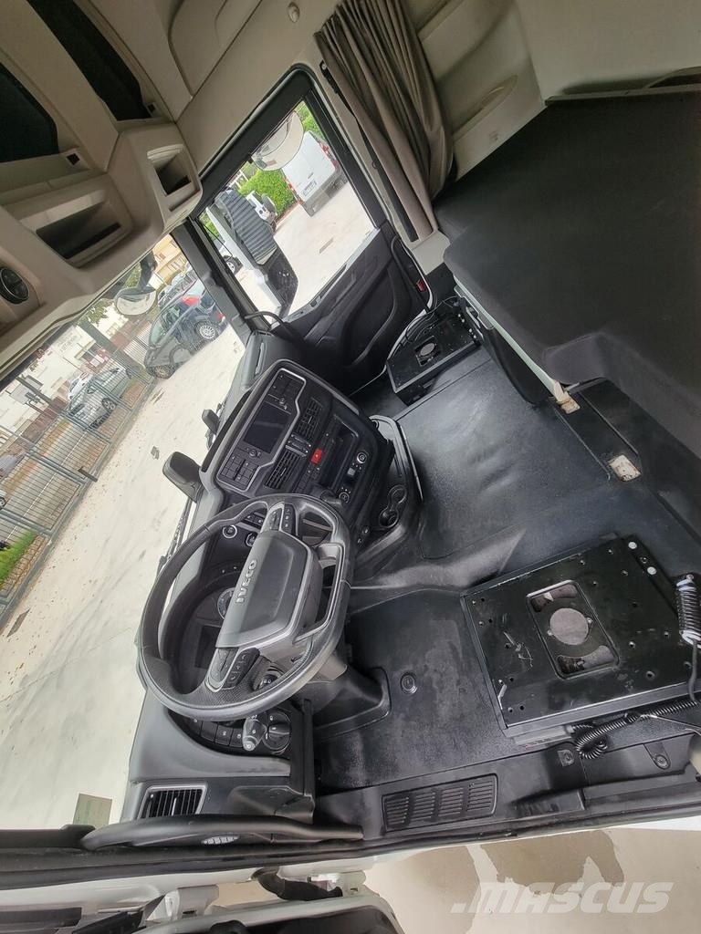 Iveco S-WAY EURO 6 2019 -> Kabiny a interiér