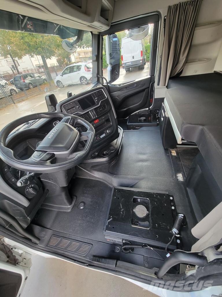 Iveco S-WAY EURO 6 2019 -> Kabiny a interiér
