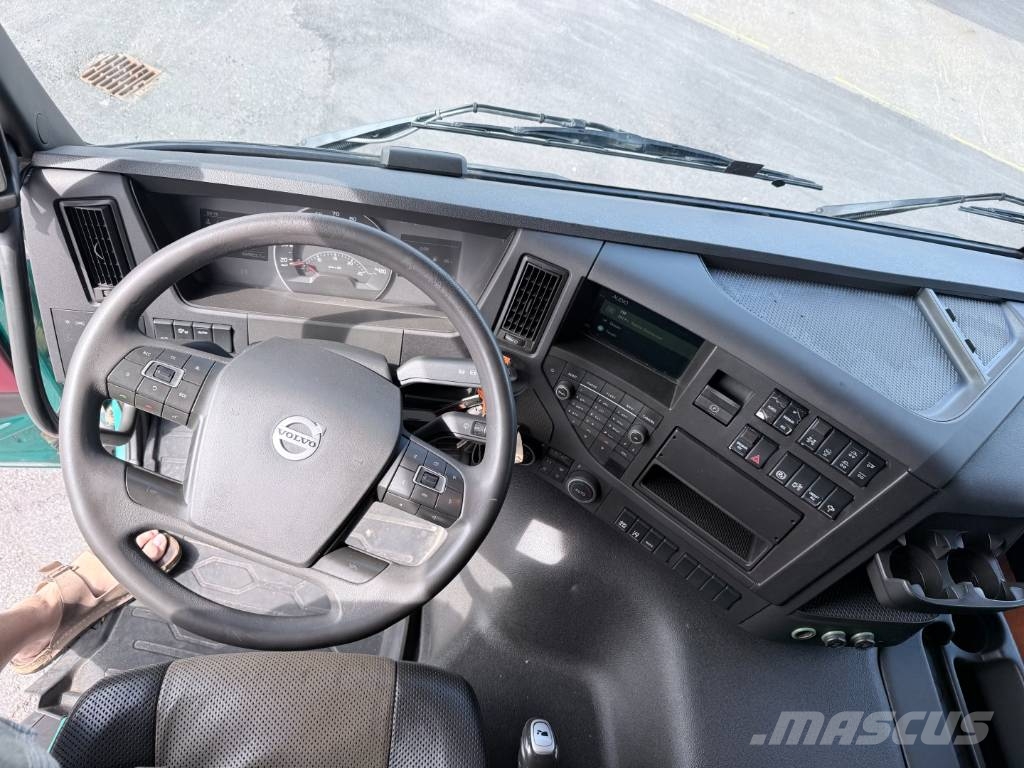 Volvo FMX500 8x4 med løftbogie HMF Pendeltip شاحنات قلابة