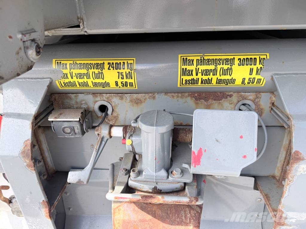 Volvo FMX500 8x4 med løftbogie HMF Pendeltip شاحنات قلابة