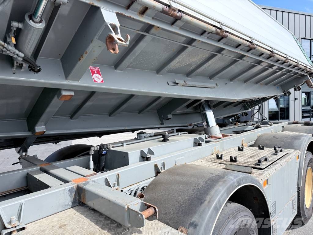 Volvo FMX500 8x4 med løftbogie HMF Pendeltip شاحنات قلابة