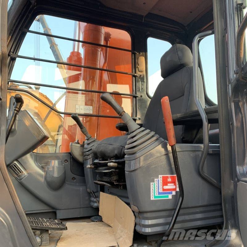 Hitachi ZX 200 Εκσκαφείς με ερπύστριες