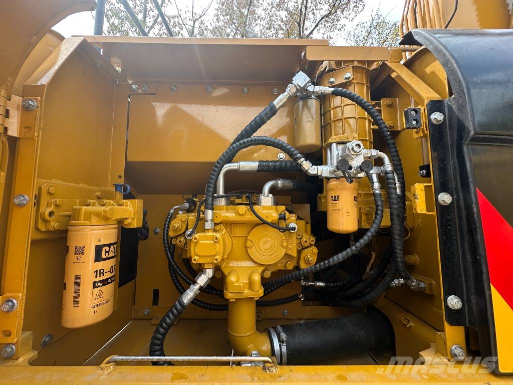 CAT 323D2L 3000 units excavators in stock Lánctalpas kotrók