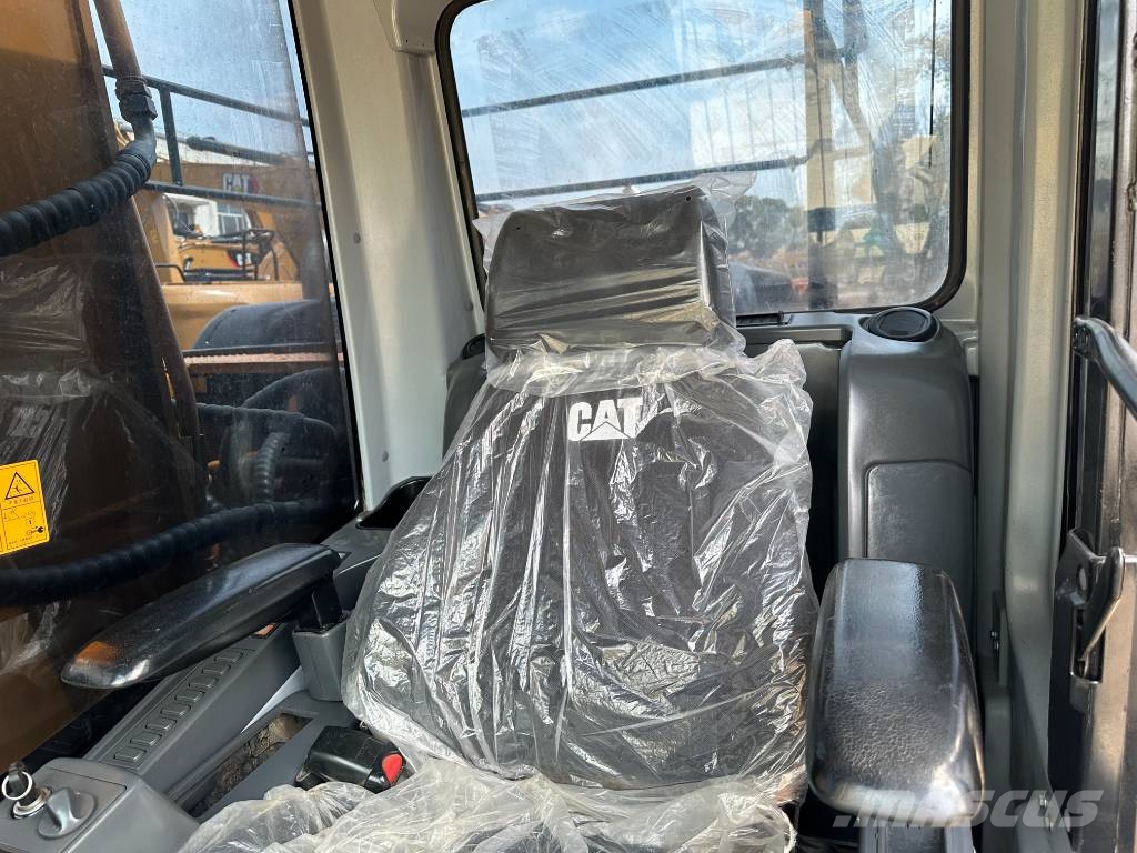 CAT 323D2L 3000 units excavators in stock Lánctalpas kotrók