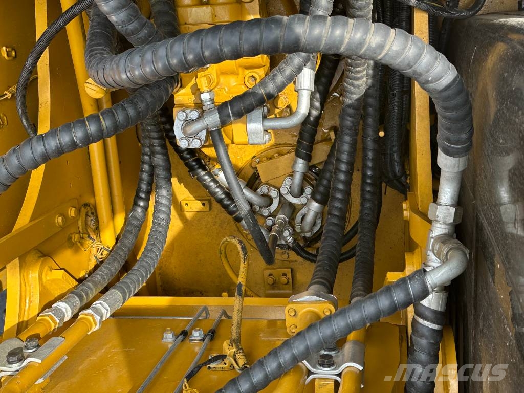 CAT 323D2L 3000 units excavators in stock Lánctalpas kotrók