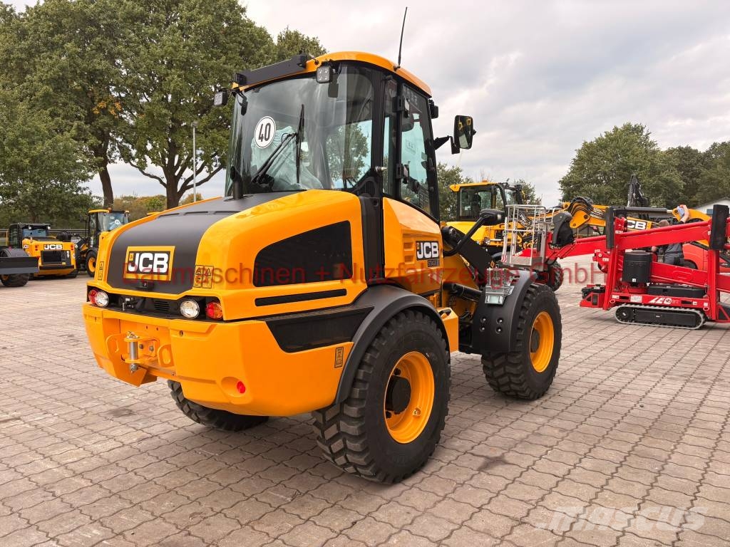 JCB 409 NEU 40 km/h Iekrāvēji uz riteņiem