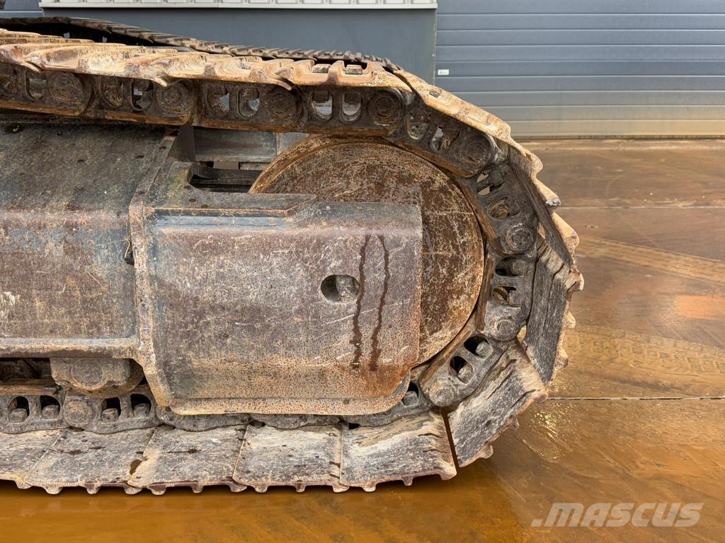 Komatsu HB215LC-1 HB Crawler excavators