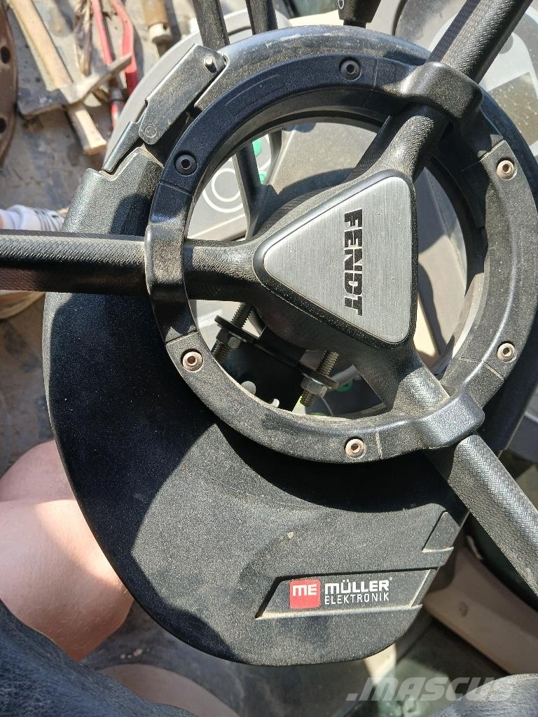Fendt 824 VARIO PROFI Traktory