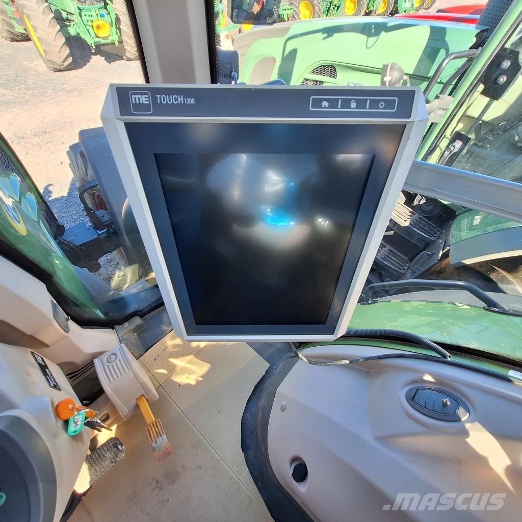 Fendt 824 VARIO PROFI Traktory