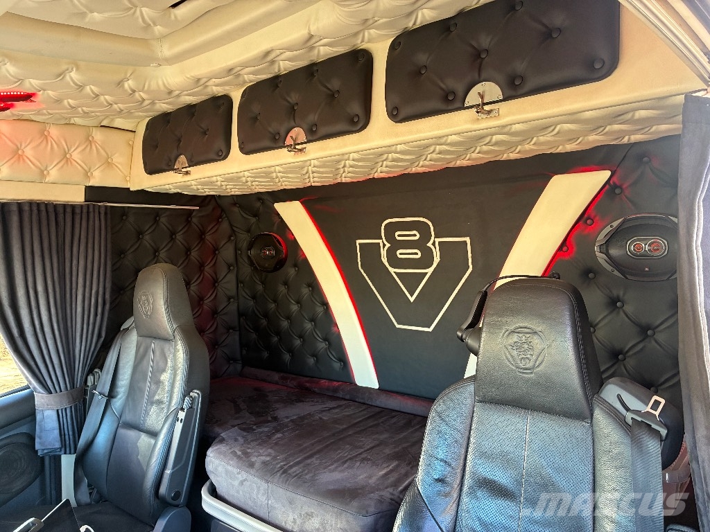 Scania R 580 8x4 Rol kiper kamioni s kukama za dizanje