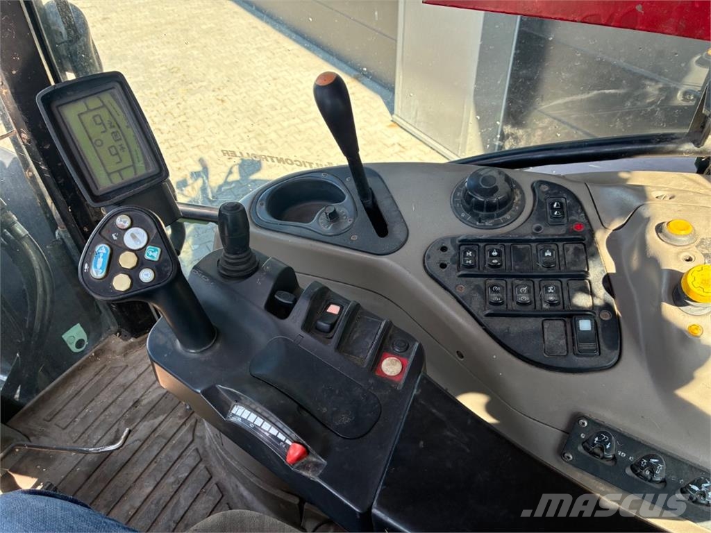 Case IH Maxxum 140 الجرارات