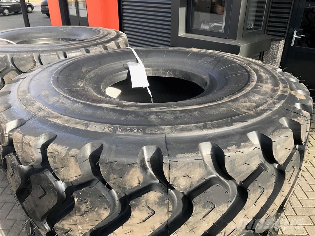  Banden/Reifen/Tires 26.5R25 XHA - Tyre/Reifen/Band Llantas