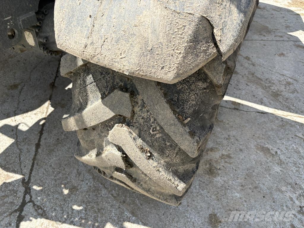 Weidemann T7035 農業用伸縮臂裝載機
