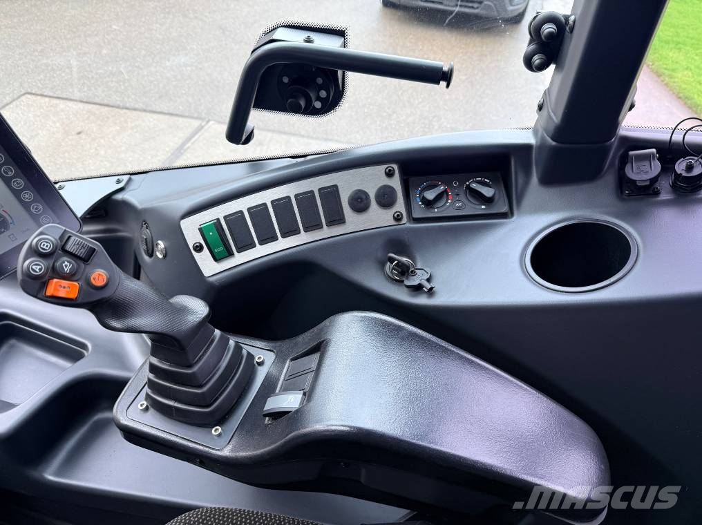 Schäffer 8620 T-3 Čelné nakladače a rýpadlá