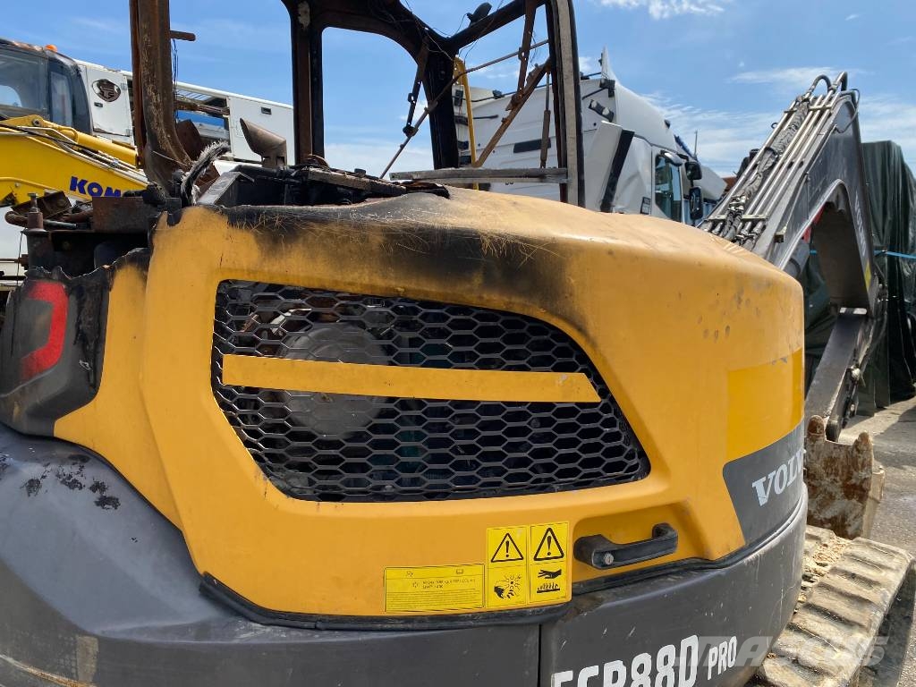 Volvo ECR88D / 1er Main Certificat CE endommagée Середні екскаватори 7т. - 12т.