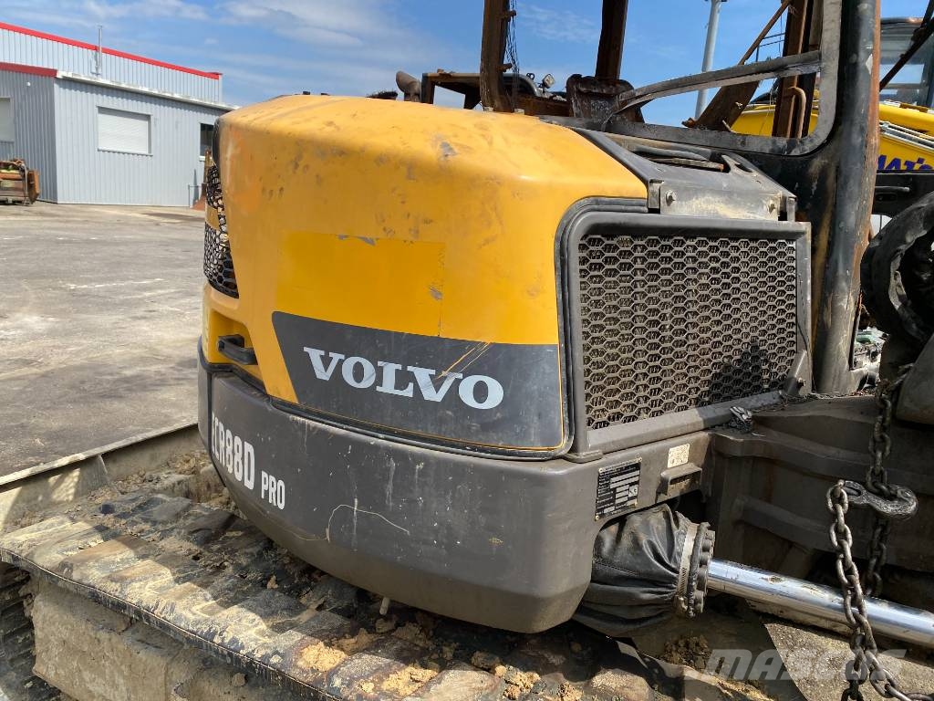 Volvo ECR88D / 1er Main Certificat CE endommagée Середні екскаватори 7т. - 12т.