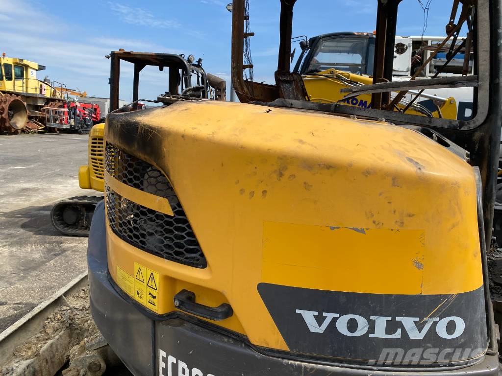 Volvo ECR88D / 1er Main Certificat CE endommagée Середні екскаватори 7т. - 12т.