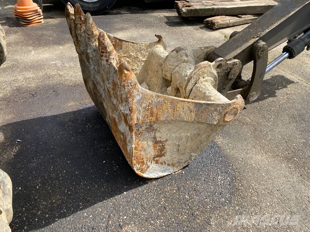 Volvo ECR88D / 1er Main Certificat CE endommagée Середні екскаватори 7т. - 12т.