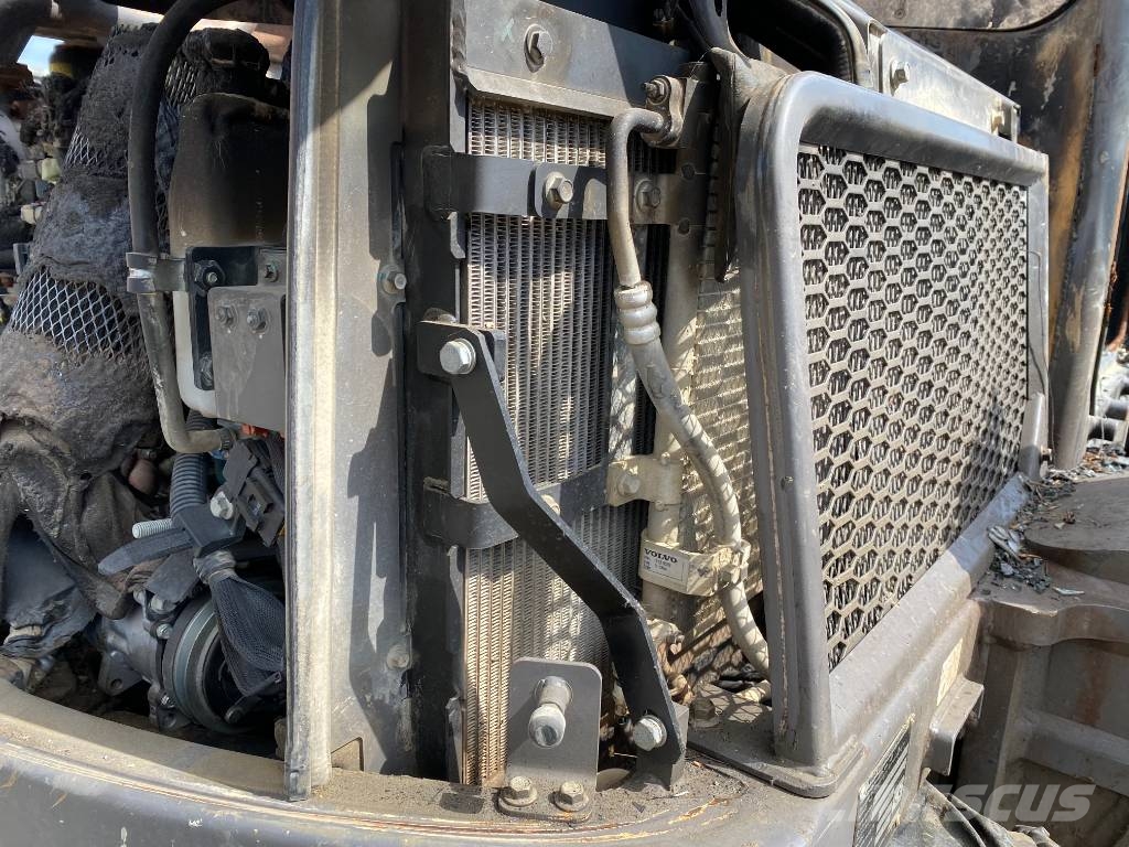 Volvo ECR88D / 1er Main Certificat CE endommagée Середні екскаватори 7т. - 12т.