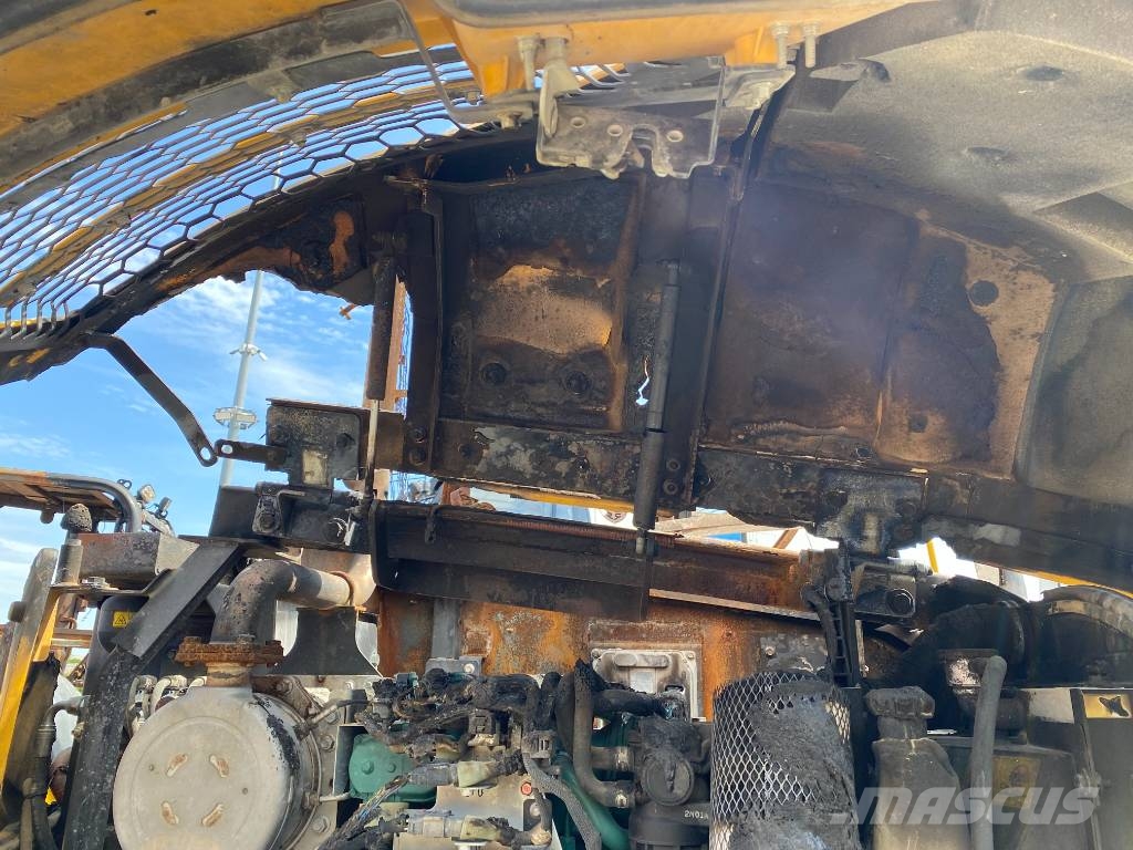 Volvo ECR88D / 1er Main Certificat CE endommagée Середні екскаватори 7т. - 12т.